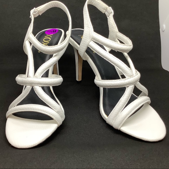 XOXO LILIANA WHITE EMBOSSED REPTILE SANDALS - Picture 1 of 11